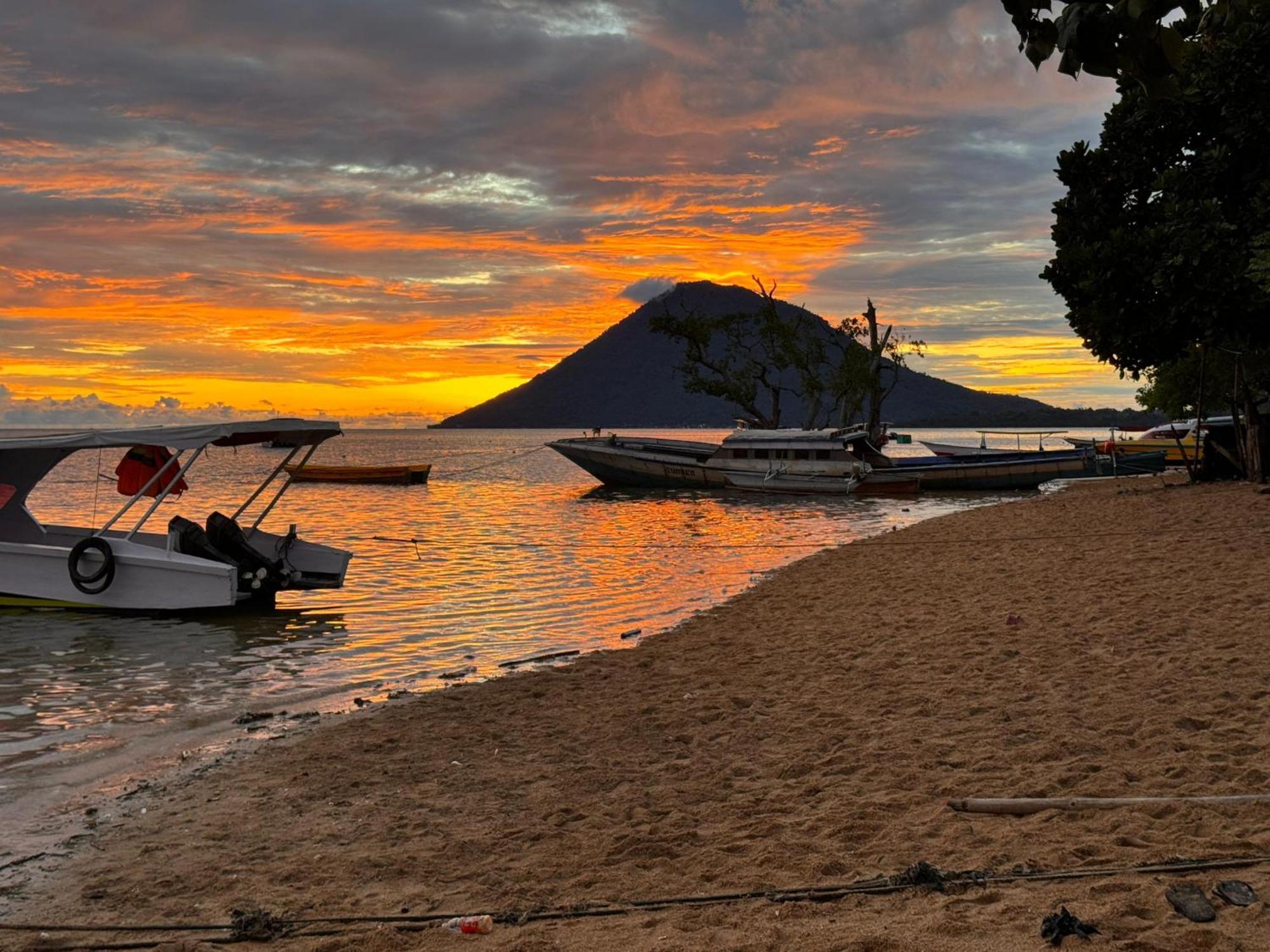 Bunaken Guesthouse Exteriör bild