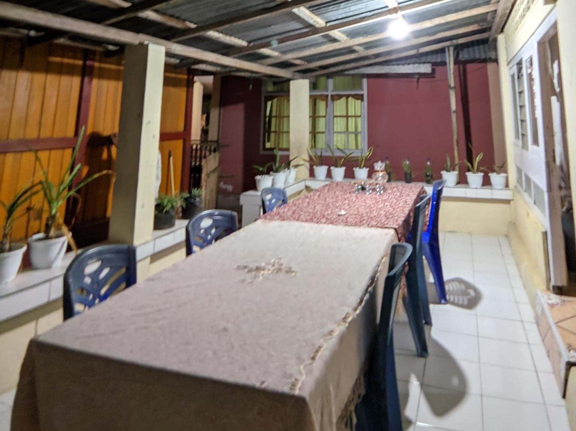 Bunaken Guesthouse Exteriör bild